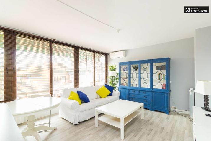 Apartamento de lujo de 1 dormitorio con acceso a la piscina y aire acondicionado en alquiler en Madrid photo 0