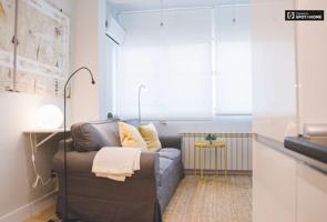 Soleado apartamento de 1 dormitorio con aire acondicionado en alquiler en la zona de Avenida de América photo 0