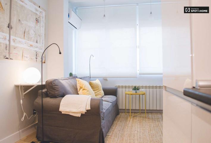 Soleado apartamento de 1 dormitorio con aire acondicionado en alquiler en la zona de Avenida de América photo 0