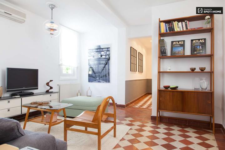 Apartamento luminoso y moderno de 1 dormitorio con aire acondicionado en alquiler en Malasaña photo 0