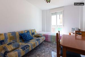 Estudio con balcones en alquiler en Centro photo 0