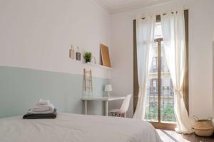 Enorme habitación en alquiler en apartamento de 6 dormitorios en Eixample Dreita photo 0