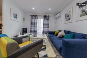 Maravillosamente renovado apartamento de 3 dormitorios en alquiler en Poblats Marítims photo 0