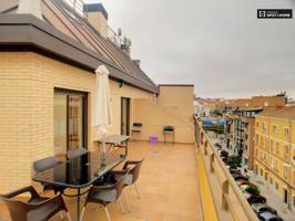 Apartamento de 3 dormitorios con terraza en alquiler en Retiro photo 0