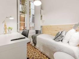 Habitación ordenada en alquiler en un apartamento de 5 dormitorios en La Dreta de l'Eixample photo 0