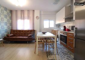 Acogedor apartamento de 2 dormitorios con balcón en alquiler en Urgel photo 0