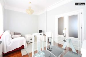 Elegante apartamento de 2 dormitorios en alquiler en Delicias photo 0