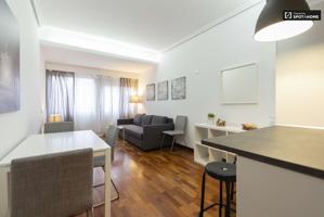 Elegante apartamento de 1 dormitorio con aire acondicionado en alquiler cerca del parque en Retiro photo 0