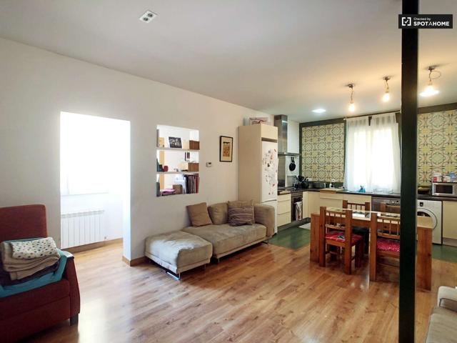 Moderno apartamento de 2 dormitorios con aire acondicionado en alquiler en Salamanca photo 0