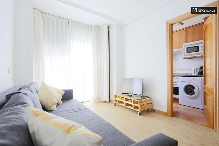 Luminoso apartamento de 3 dormitorios en alquiler en Tetuán photo 0