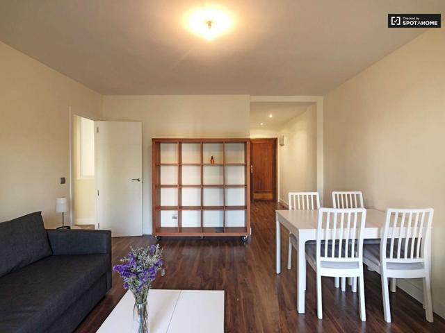 Moderno apartamento de 2 dormitorios con balcón en alquiler en Hortaleza photo 0