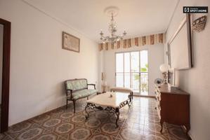 Tu acogedor piso de 3 habitaciones en Valencia, con aire acondicionado y wifi (ubicado en Campanar) photo 0