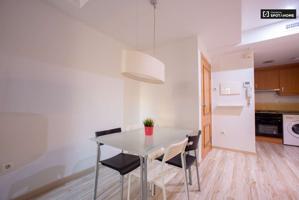 Moderno apartamento de 2 dormitorios en alquiler en Ciutat Vella photo 0