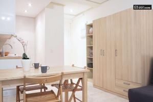 Apartamento amueblado con dos camas individuales en alquiler en Salamanca photo 0
