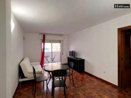 Apartamento de 4 dormitorios con balcón en alquiler en Alcalá de Henares. photo 0