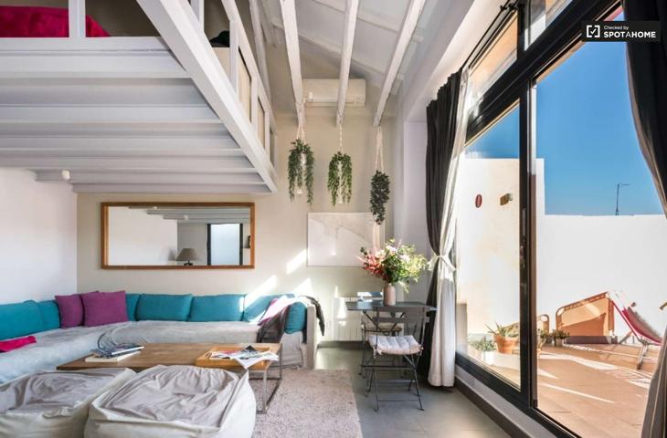 Ático de 1 dormitorio en alquiler en Malasaña photo 0