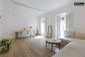 Elegante apartamento de 1 dormitorio en alquiler en Malasaña photo 0