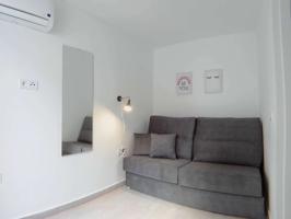 Apartamento estudio compacto con terraza en alquiler en Usera photo 0