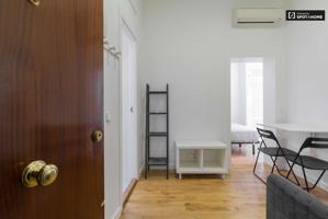 Elegante apartamento de 1 dormitorio en alquiler en Lavapiés photo 0