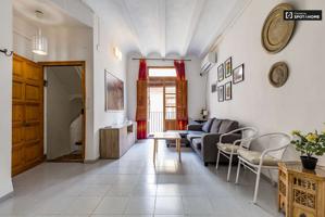 Encantador apartamento de 1 dormitorio en alquiler en Ciutat Vella photo 0