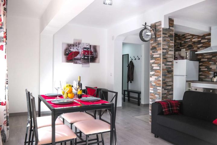 Piso de 3 habitaciones en alquiler en Marxalenes, Valencia photo 0