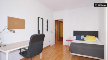 Habitación luminosa en alquiler en un apartamento de 5 dormitorios en La Dreta de l'Eixample photo 0