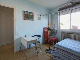 Cool room en alquiler en apartamento de 4 dormitorios en Les Corts photo 0