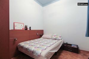 Acogedora habitación en alquiler en apartamento de 3 dormitorios en l'Eixample Esquerra photo 0