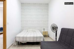 Se alquila habitación grande en piso de 3 dormitorios en Esquerra de l'Eixample photo 0