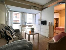 Luminoso apartamento de 1 dormitorio con aire acondicionado en alquiler en Salamanca photo 0