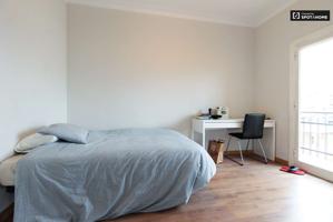 Encantadora habitación con cama doble en alquiler en Gràcia photo 0