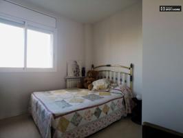 Acogedora habitación para mujeres en apartamento de 3 dormitorios en el Clot photo 0