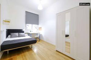 Acogedora habitación en apartamento de 7 dormitorios en Argüelles, Madrid photo 0