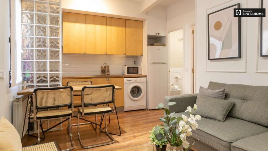Se alquila piso de 2 habitaciones en Palacio, sin restricciones photo 0