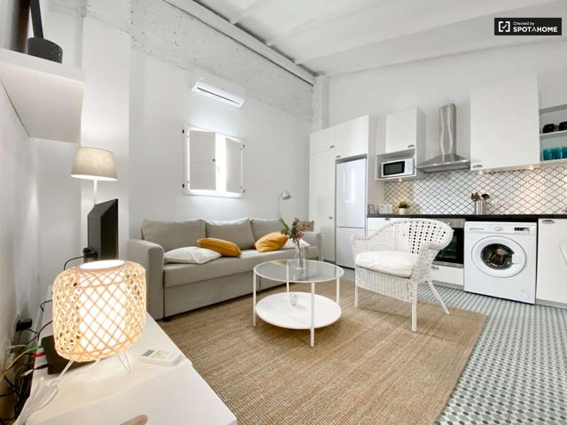 Piso de 2 habitaciones en alquiler en Benicalap, perfecto para profesionales. photo 0