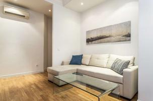 Piso de 2 habitaciones en alquiler en Castellana photo 0