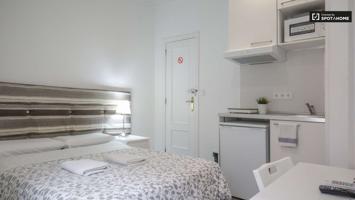 Estudio en alquiler en Sol, Madrid photo 0