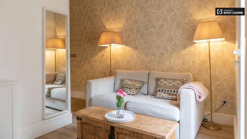 Se alquila piso de 2 habitaciones en Guindalera, gastos excluidos. photo 0