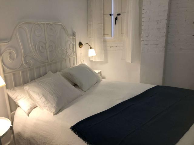 Piso de 1 dormitorio en alquiler a profesionales en Benicalap photo 0