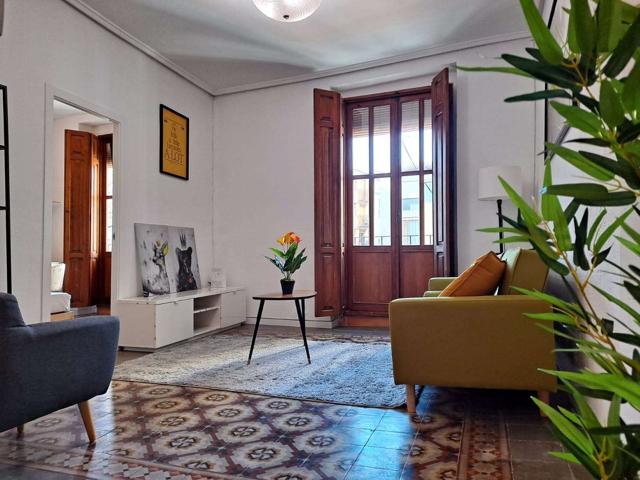 Apartamento de 2 dormitorios en alquiler en Valencia photo 0