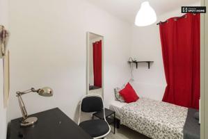 Se alquila habitación en apartamento de 3 dormitorios en Barcelona photo 0