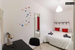 Se alquila habitación en apartamento de 3 dormitorios en Barcelona photo 0