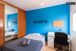 Se alquila habitación en apartamento de 3 dormitorios en Barcelona photo 0