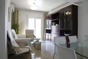 Piso de 4 habitaciones en alquiler en Malilla photo 0