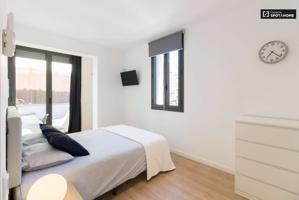 Habitaciones para alquilar en apartamento de 2 dormitorios en Barcelona photo 0