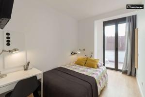 Habitaciones para alquilar en apartamento de 2 dormitorios en Barcelona photo 0