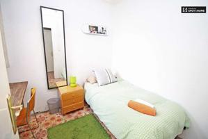 Encuentra una habitación con escritorio en el apartamento de 5 dormitorios, Passeig de Gracia photo 0