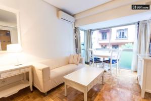 Luminoso apartamento de 1 dormitorio en alquiler en el exclusivo barrio de Salamanca photo 0