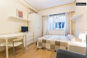 estudio tranquilo y acogedor, con aire acondicionado en el corazón de lujo Salamanca photo 0