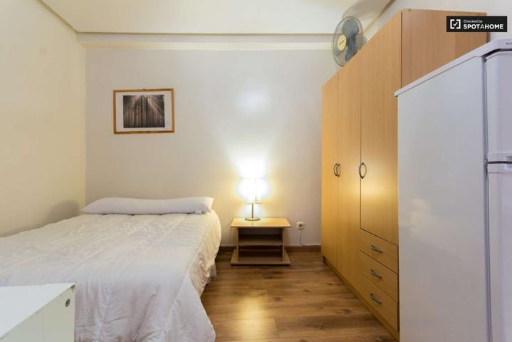 Tranquilo y agradable mascota estudio apartamento en el corazón de Salamanca photo 0